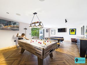 Games Room- click for photo gallery